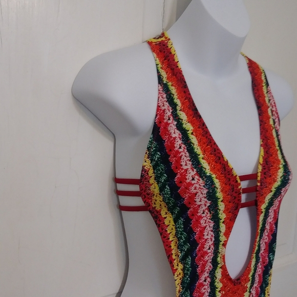 🌺BUNDLE ONLY🌺 Red and Yellow Sleeveless Cut Out Bodysuit - Picture 3 of 10